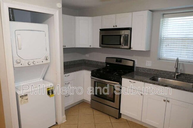 Building Photo - 1832 Dodge Ave