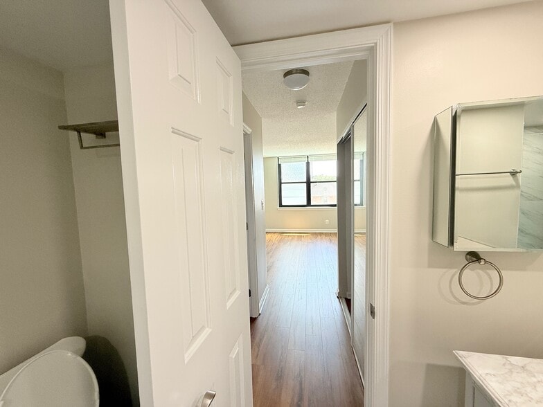 Building Photo - 1200 Braddock Pl