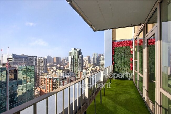 Building Photo - 321 Tenth Ave