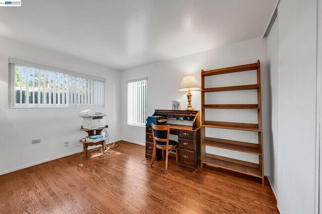 Building Photo - 1810 Boxwood Dr