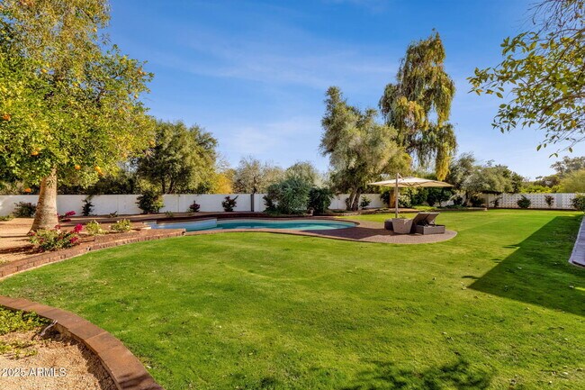 Building Photo - 6954 E Caballo Dr