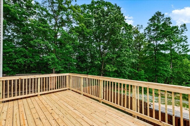 Building Photo - Charming 3-Level Townhome