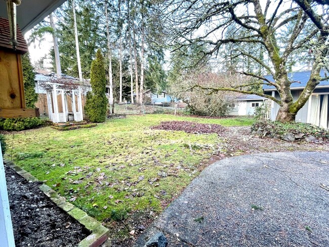 Building Photo - Gig Harbor 3 bd, fully fenced yard, shop &...