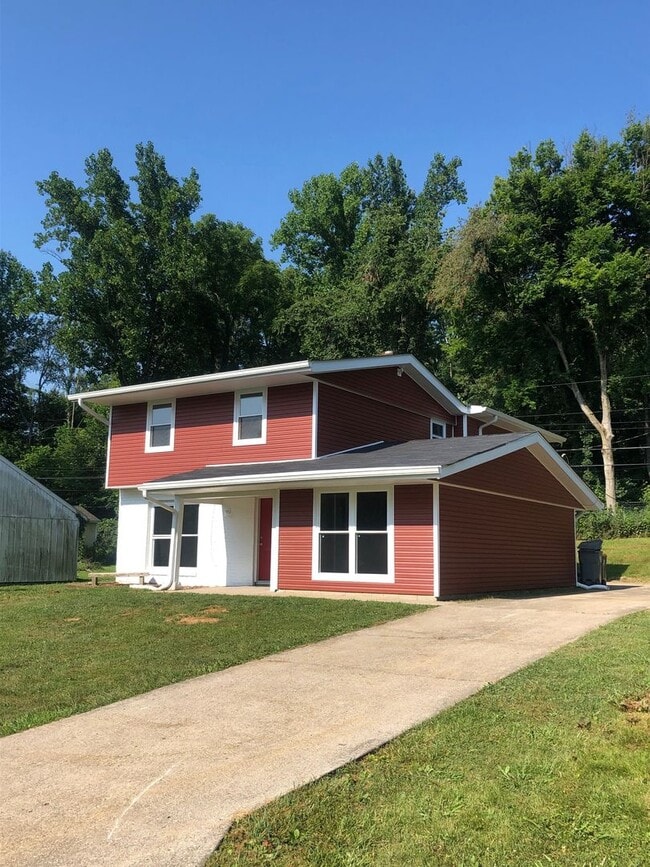 Building Photo - 3331 N Valleyview Dr