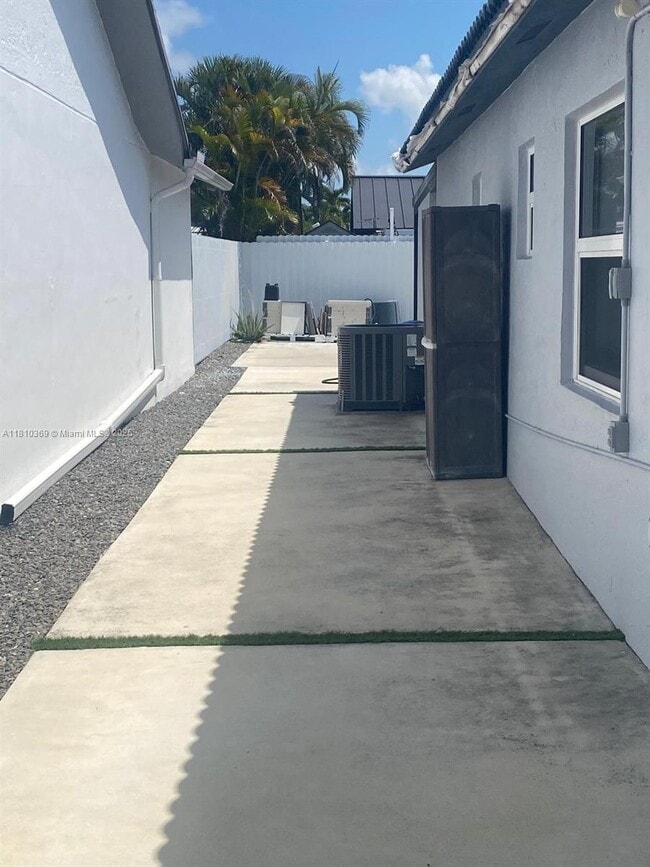 Building Photo - 14730 SW 57th Terrace