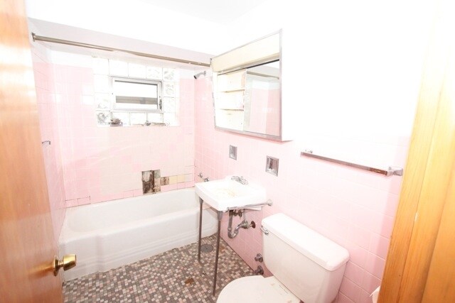  - 6454 N Northwest Hwy