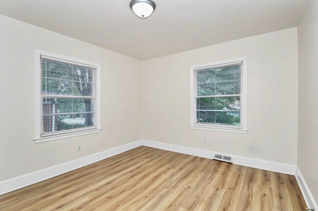 Building Photo - Cozy Echo Hills Two Bedroom Duplex