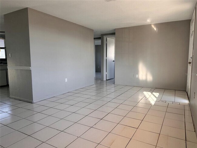 Building Photo - 3215 Bright Dr