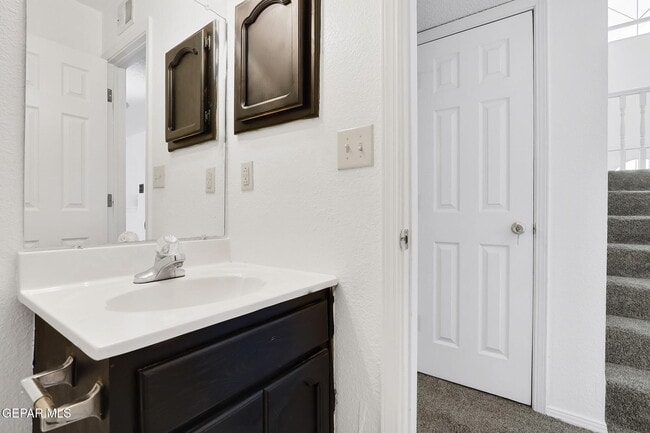 Building Photo - 4620 Loma De Cobre Dr