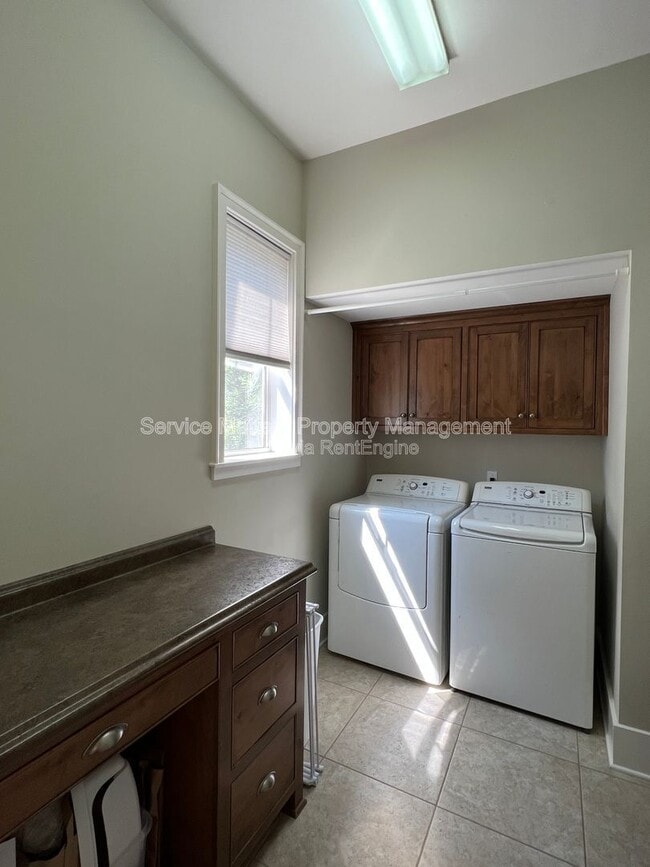 Building Photo - 1417 E Maxwell St