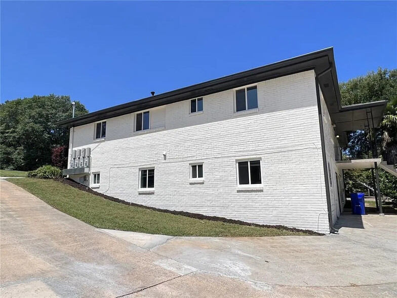 Side of apartment building - 2058 Nettie Ct