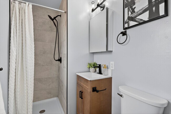 Building Photo - Renovated 3-Bedroom Single Family Home in Pinole Available Now!!!