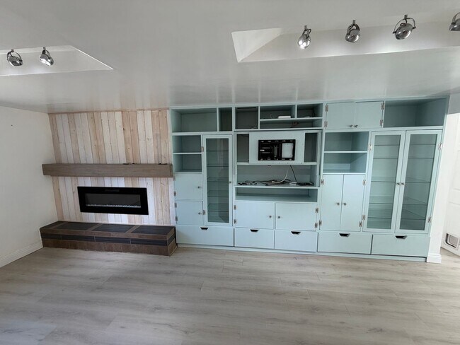 Building Photo - 7210 Zelinda Dr