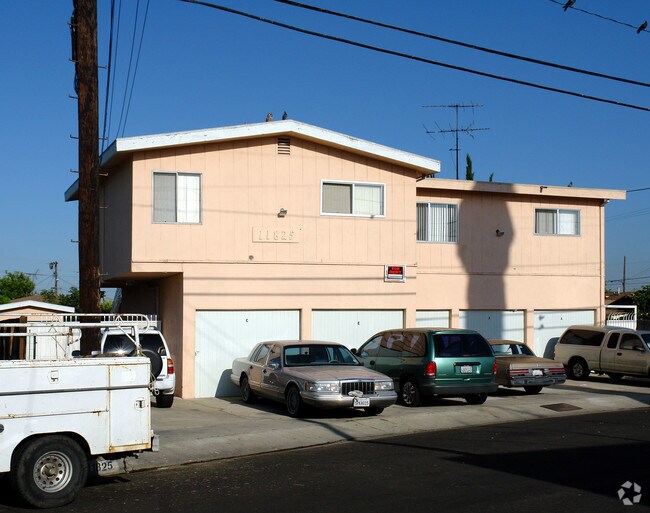 Primary Photo - 11825 Manor Dr