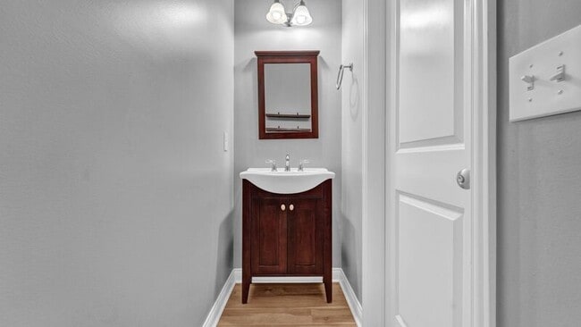 Building Photo - 6294 New Albany Rd W