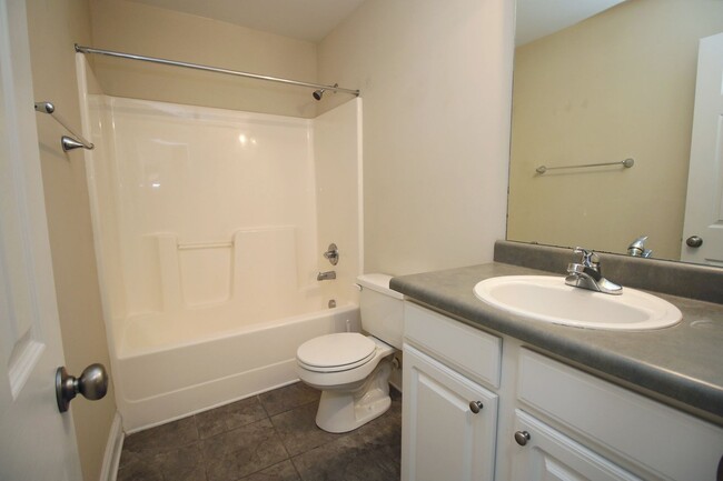 Building Photo - 3 Bedroom. 2.5 Bathroom Townhome in Pennin...