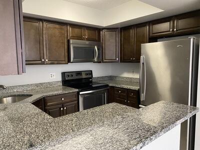 Building Photo - 3900 Village Dr