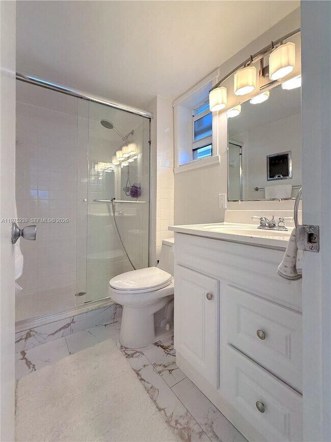 Building Photo - 541 Blue Heron Dr