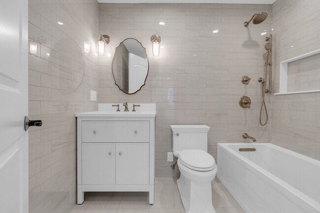 Building Photo - 1396 Beacon St