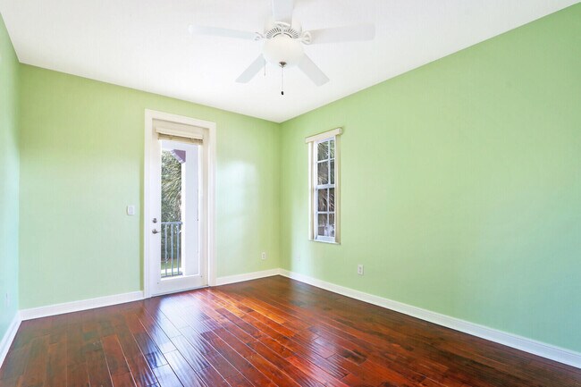 Building Photo - 1904 Flower Dr