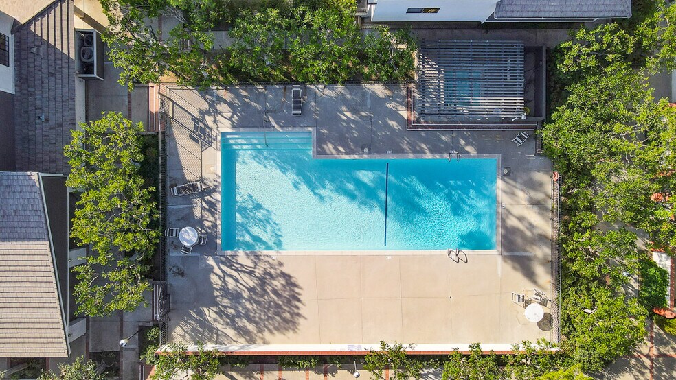 Overhead Pool 2 - 10201 Mason Ave