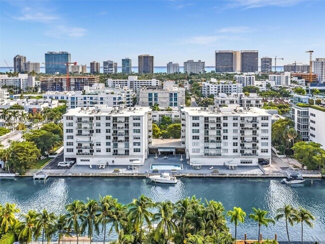 Building Photo - 10000 W Bay Harbor Dr