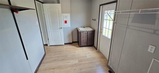 Building Photo - 148 Sunview Dr