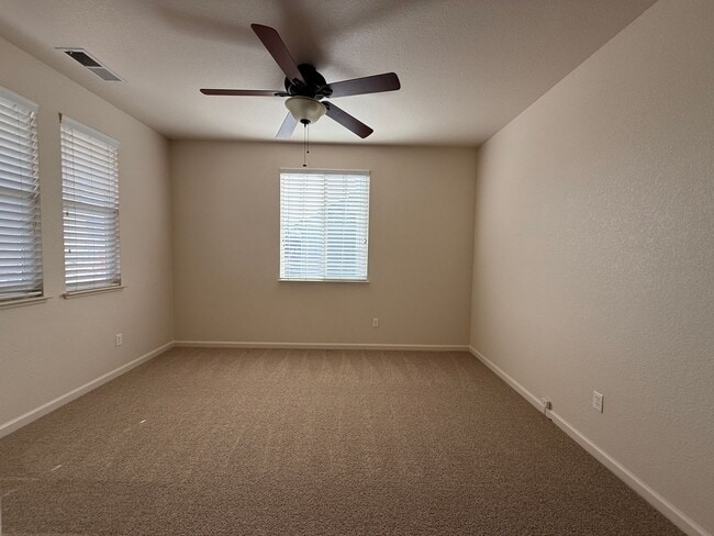 Building Photo - Beautiful single story 3 bedroom, 2 bath home with nearly 1900 sq ft of living space.