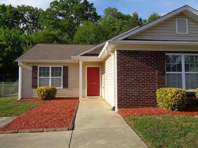 Building Photo - One Level House for Rent-Off Main St.-Minutes from Downtown