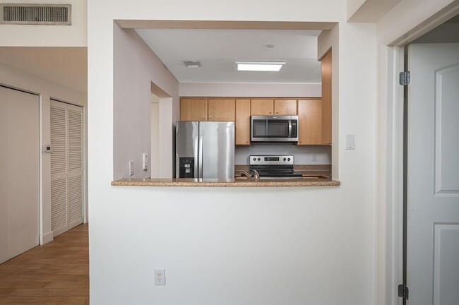Building Photo - 2475 Brickell Ave