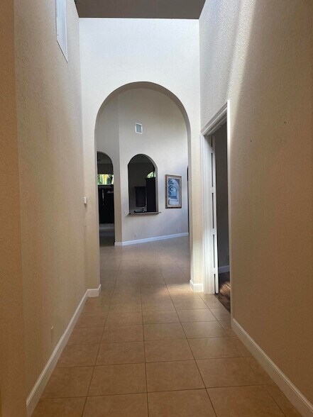 Building Photo - 10341 Medicis Pl