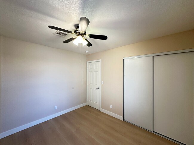 Building Photo - Vista Del Sol-Phase 8