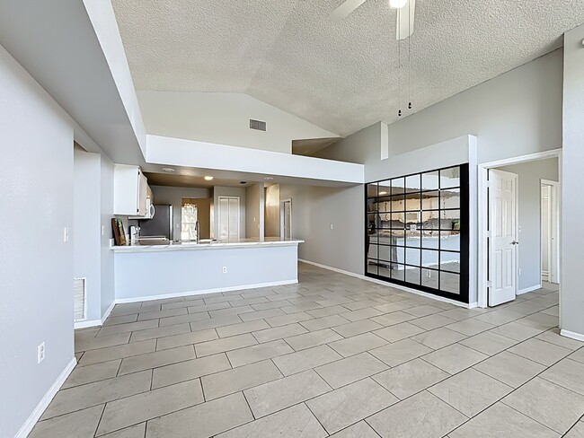 Building Photo - Spacious 4-Bedroom Retreat with 2 Baths in Brandon - 2103 Sq. Ft. of Comfort Awaits!