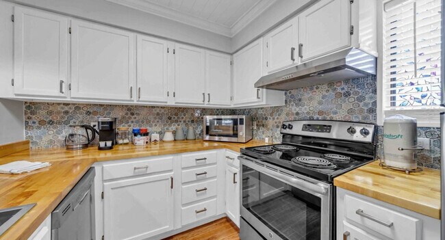 Building Photo - 318 Bream Ave