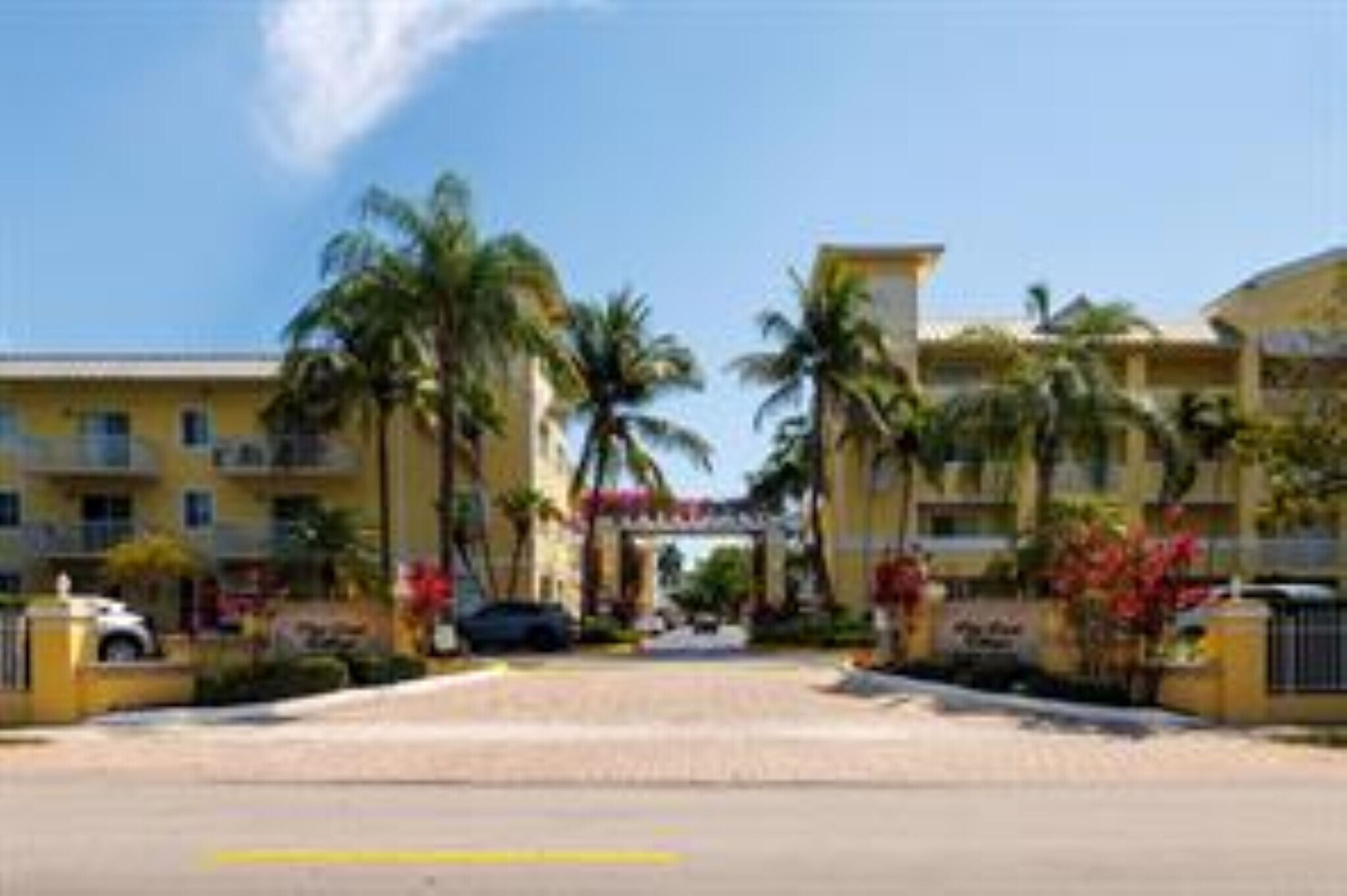 Building Photo - 1515 E Broward Blvd