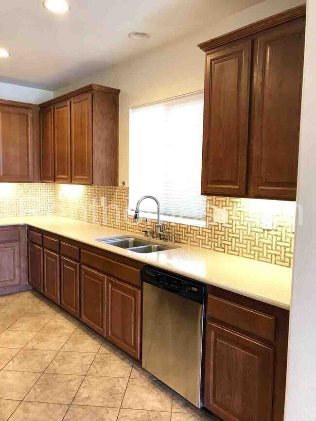 Building Photo - 5539 Alexandrine Ct