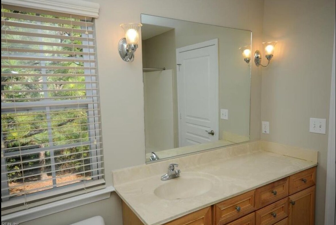 Building Photo - 5320 Hayton Way