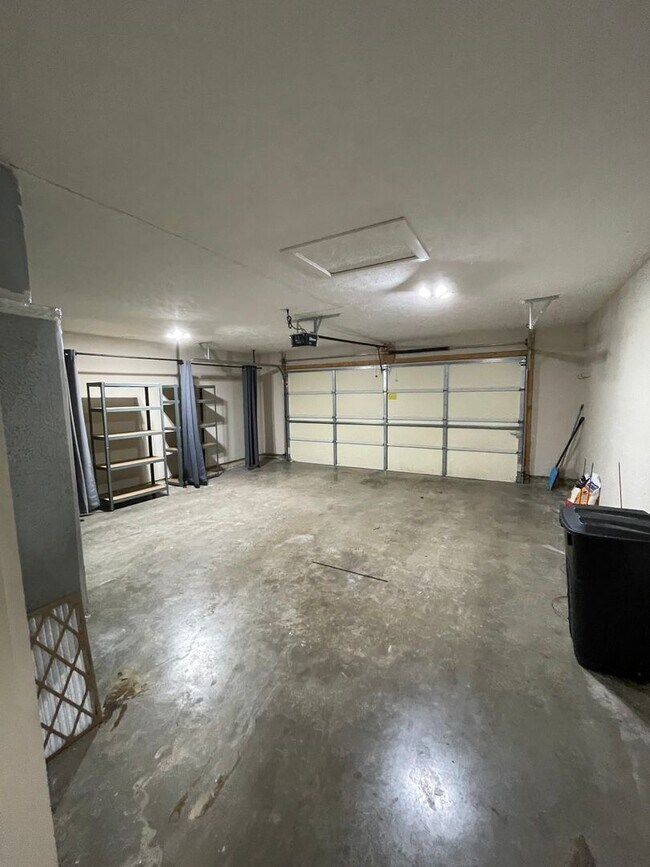 Building Photo - Three Bedroom Single Family Home - West La...