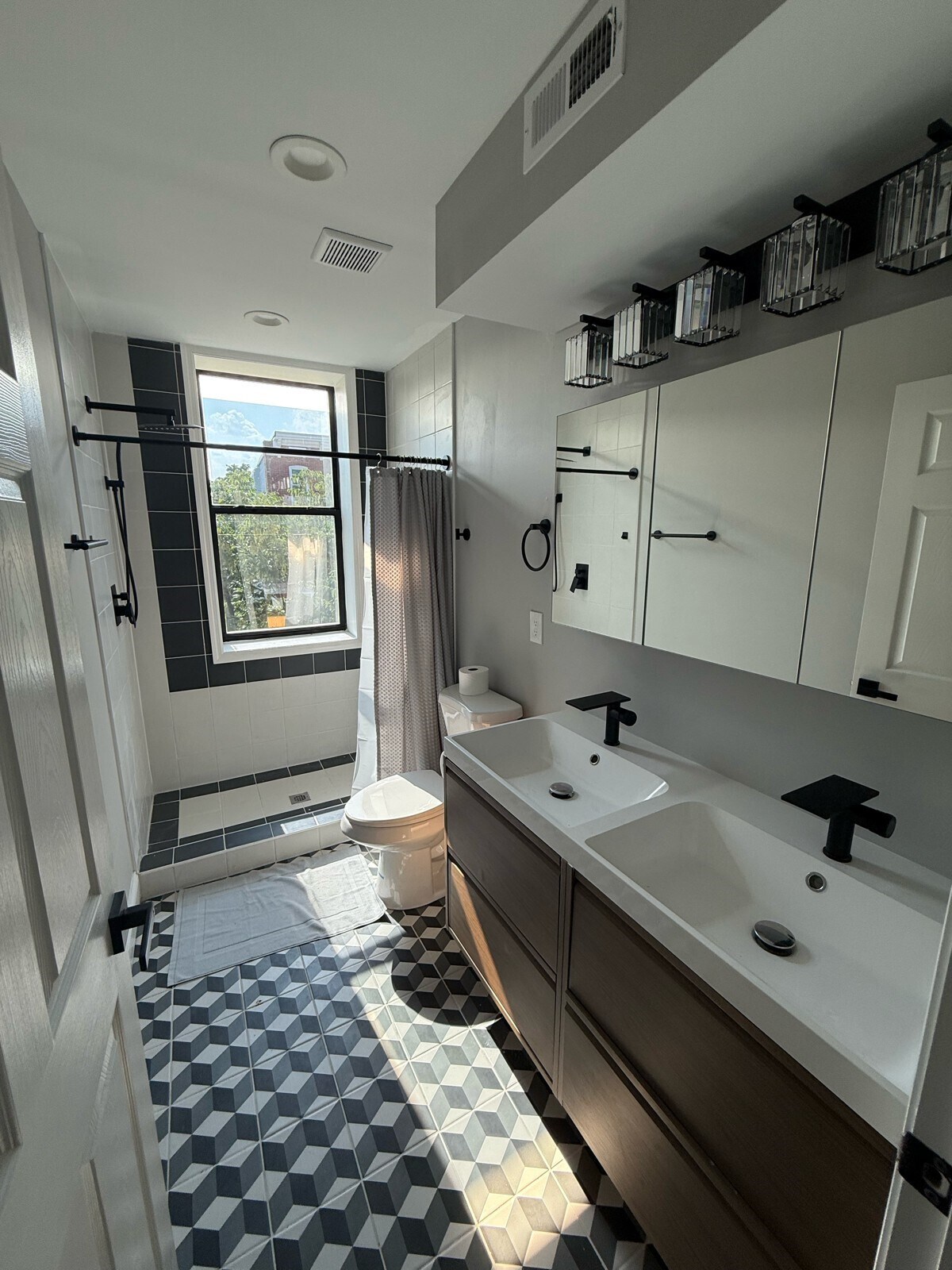 Building Photo - 2317 Barclay St