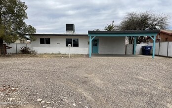 Building Photo - 843 E Alturas St
