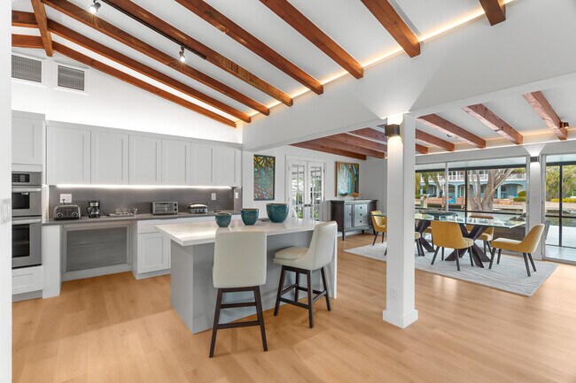 Building Photo - 273 Tropic Dr