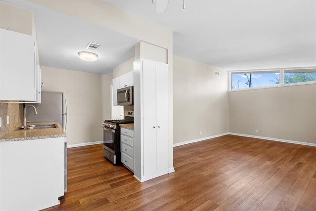 Building Photo - 2710 St Edwards Cir