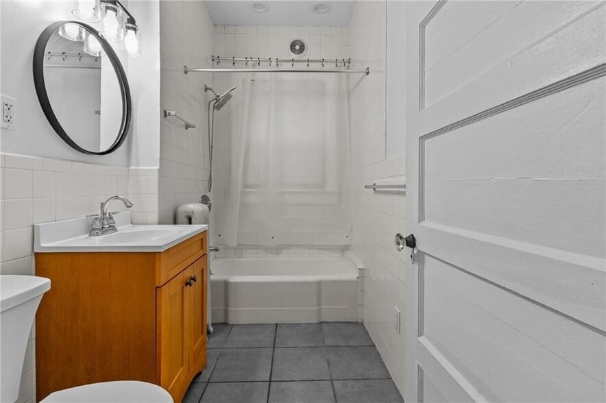 Building Photo - 159 Camp St