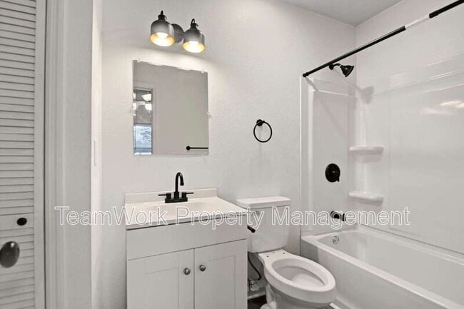 Building Photo - 3027 Terry Dr