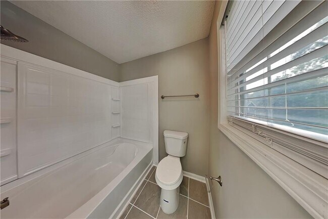Building Photo - 214 Brookside Dr