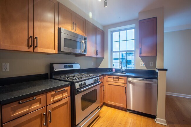 Building Photo - Lovely 1 BR/1 BA Condo in Columbia Heights!