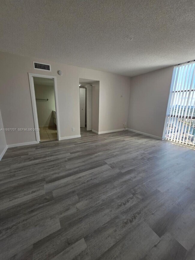 Building Photo - 13499 Biscayne Blvd