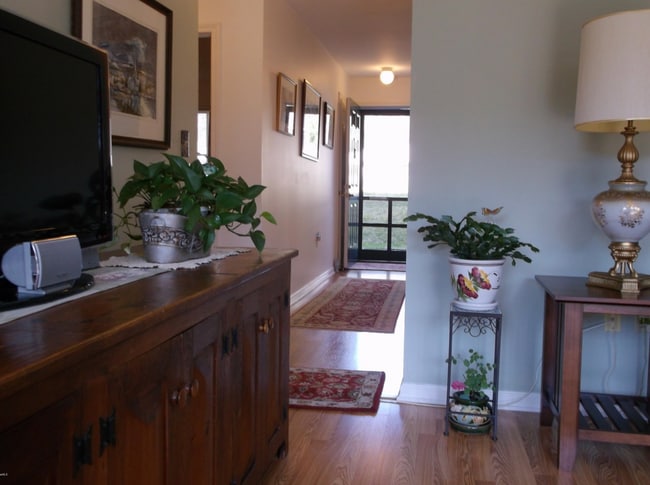 Building Photo - Spacious 2bed / 1bath condo on Pontoosuc Lake with Lake Access