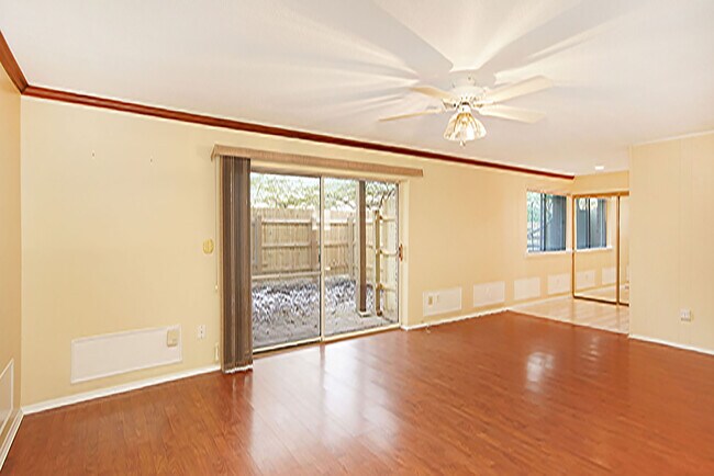 Building Photo - 728 Garland Cir