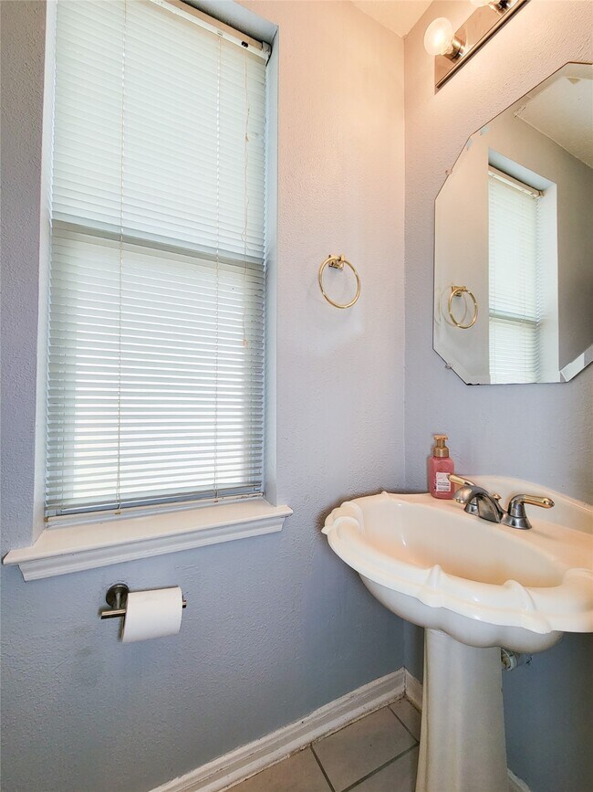 Building Photo - 6410 Coley Park